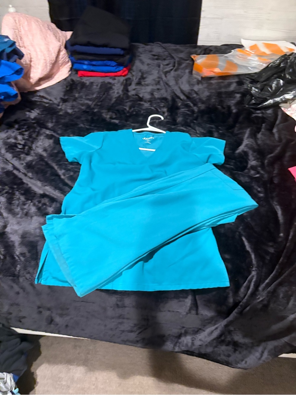 WonderWink Bright Teal V-Neck Scrub Top and Pants
